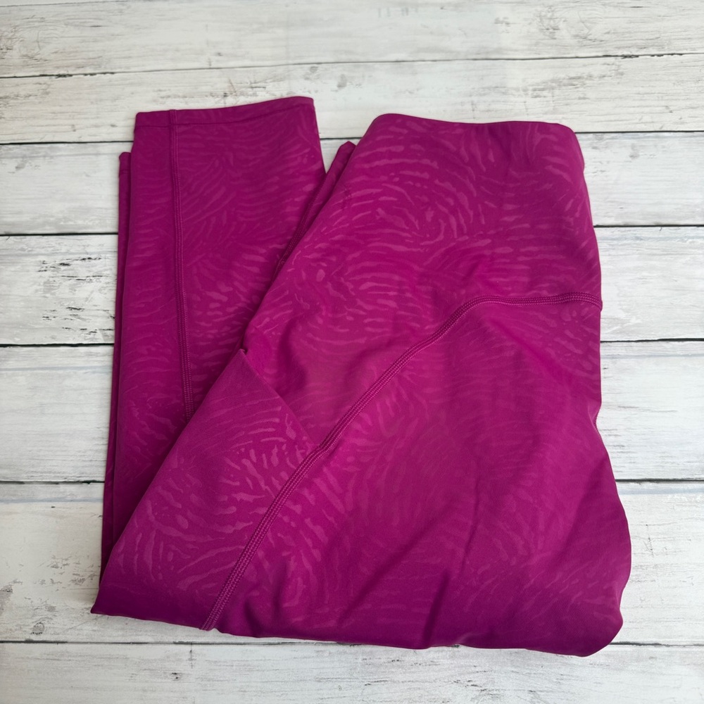 Athleta Women's cropped Leggings in Vibrant Pink, print